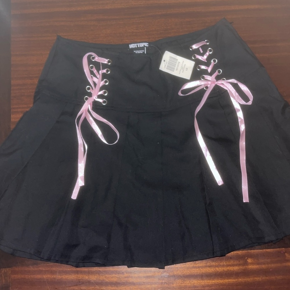 BLK/PINK Lace-Up Yoke Skirt (HotTopic)